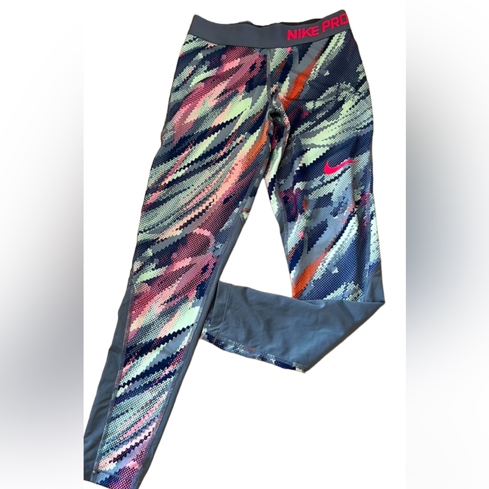 Little girl’s Nike Pro full length leggings medium M